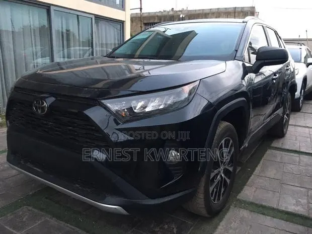 Toyota RAV4 LE 2022 Black · Photo 1