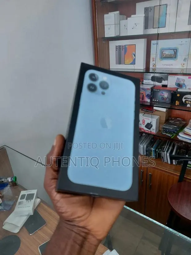 New Apple iPhone 13 Pro Max 128 GB Blue · Photo 1