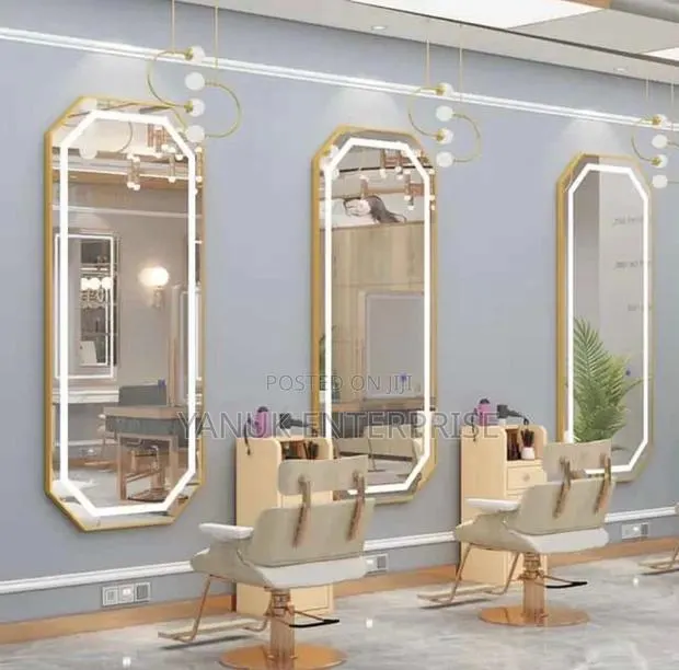 Salon And Barbering Led Mirror · Photo 1