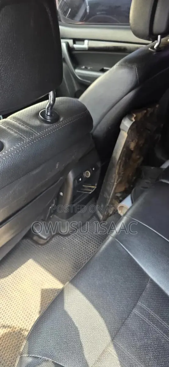 Kia Sorento LX 4dr SUV AWD (2.4L 4cyl 6A) 2014 Silver
