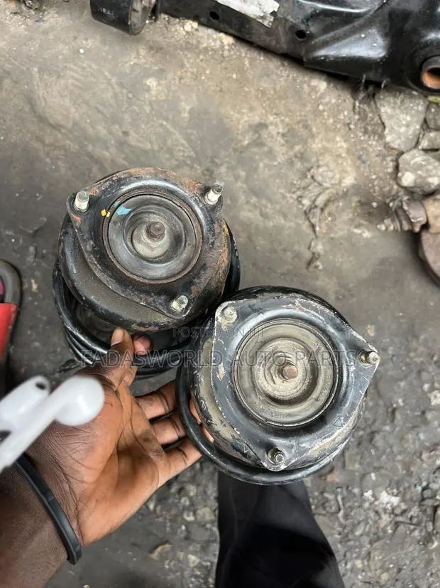 Nissan Sentra B15 Front Shocks Pair · Photo 1