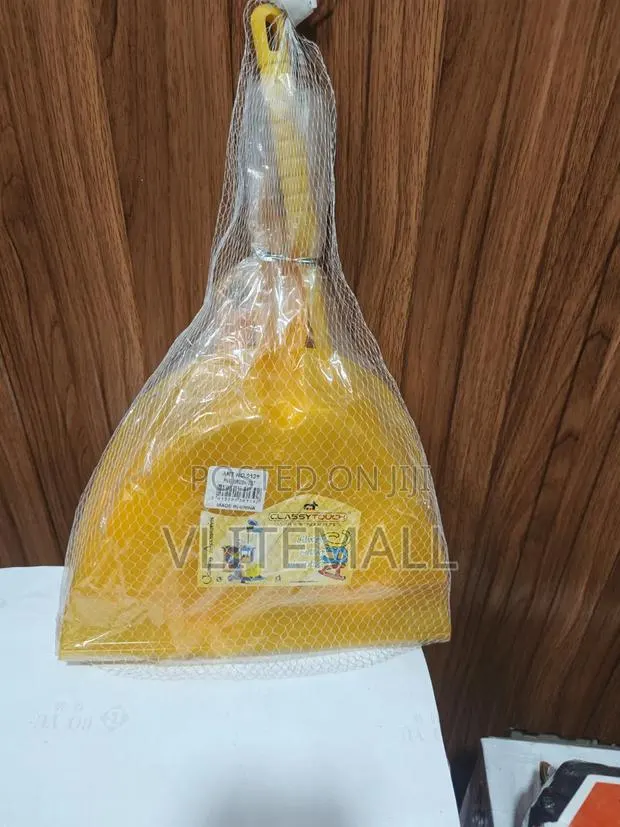 A Set Dustpans With Accessories · Photo 1