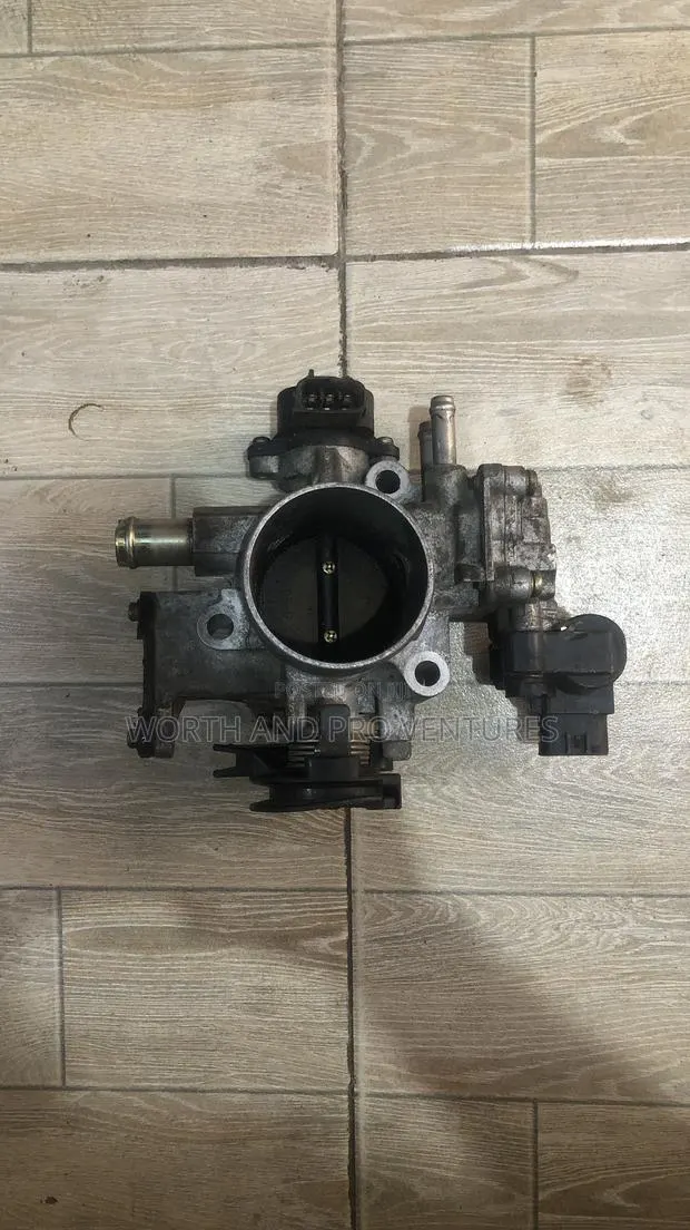 2002 Toyota Corolla 110 Throttle Body · Photo 1