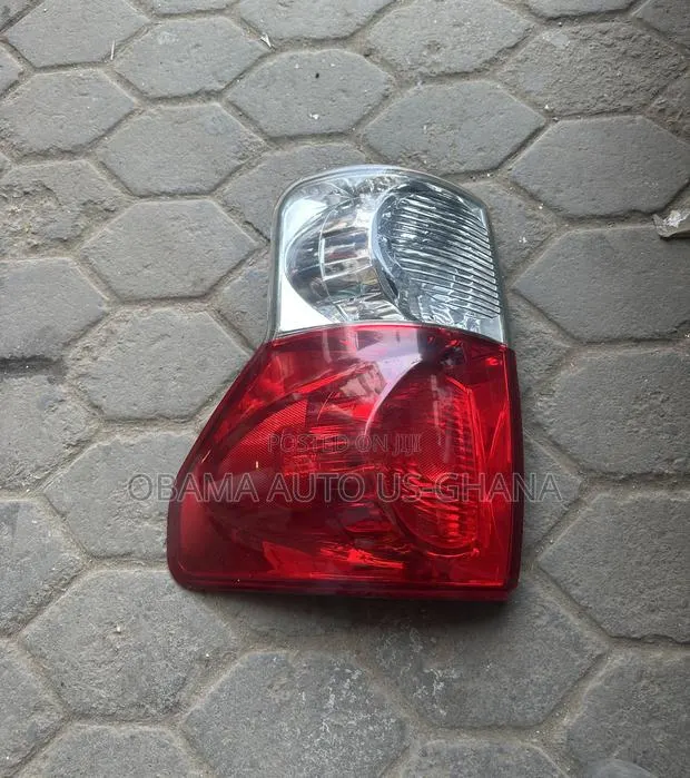 Toyota Tundra Taillight 2007 2008 2009 2010 2011 2012 2014 Tail Light · Photo 1