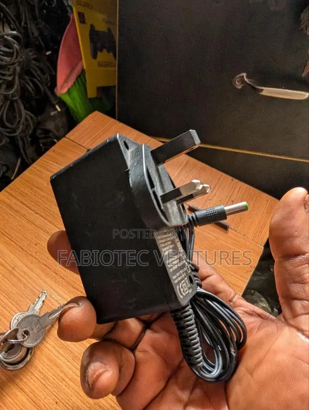 12volts Adapter · Photo 1