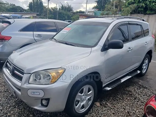 Toyota RAV4 2.5 2011 Silver · Photo 1
