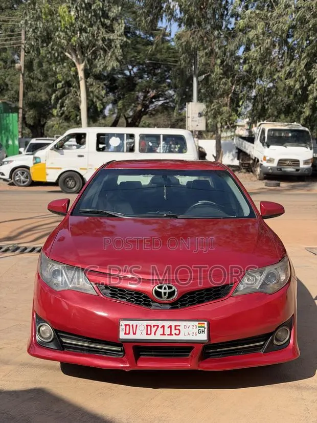 Toyota Camry 2014 Red · Photo 1