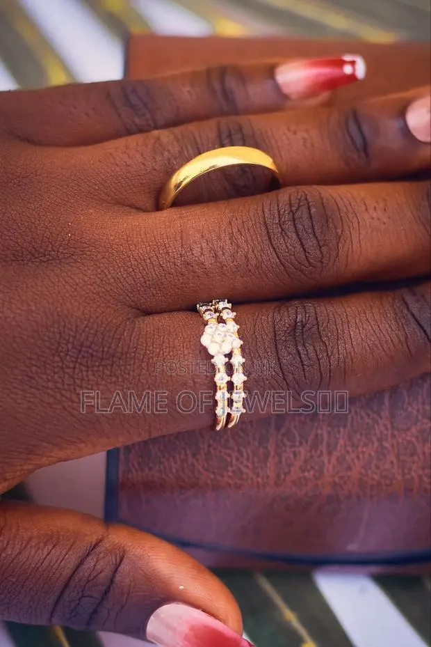 Pretty Slim Set Wedding Rings · Photo 1