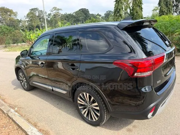 Mitsubishi Outlander 2020 Black · Photo 1