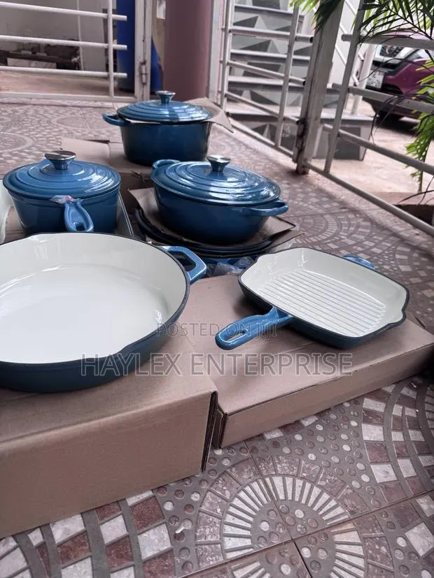11pc Cast Iron Pot · Photo 1