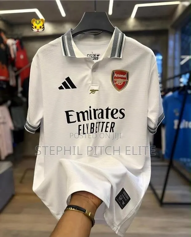 Arsenal White Polo Jersey · Photo 1