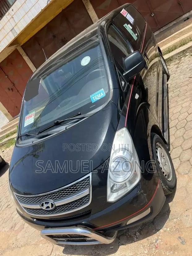 Hyundai H1 2012 Black · Photo 1