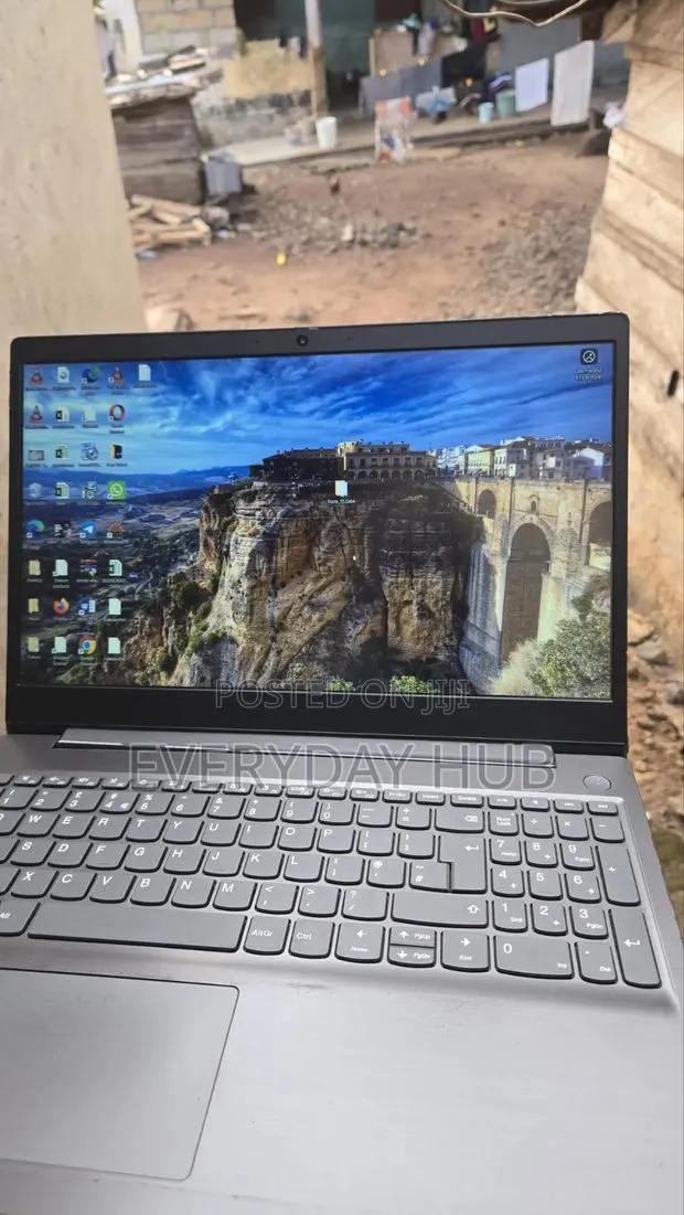 Laptop Lenovo V15 8GB Intel Core i3 HDD 1T · Photo 1