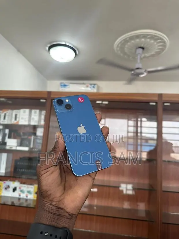 Apple iPhone 13 128 GB Blue · Photo 1