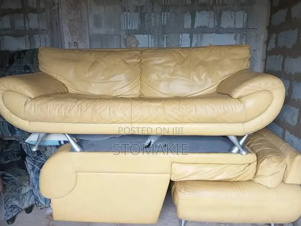 Used 3 Piece Sofa Set · Photo 1