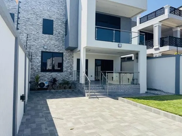 3bdrm Duplex in East Airport, Tseaddo for rent · Photo 1