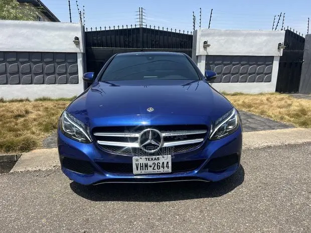 Mercedes-Benz C300 2018 Blue · Photo 1