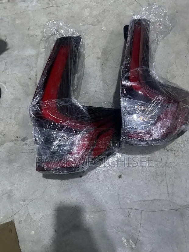 Honda CR-V 2023 2024 2025 Tail Light · Photo 1