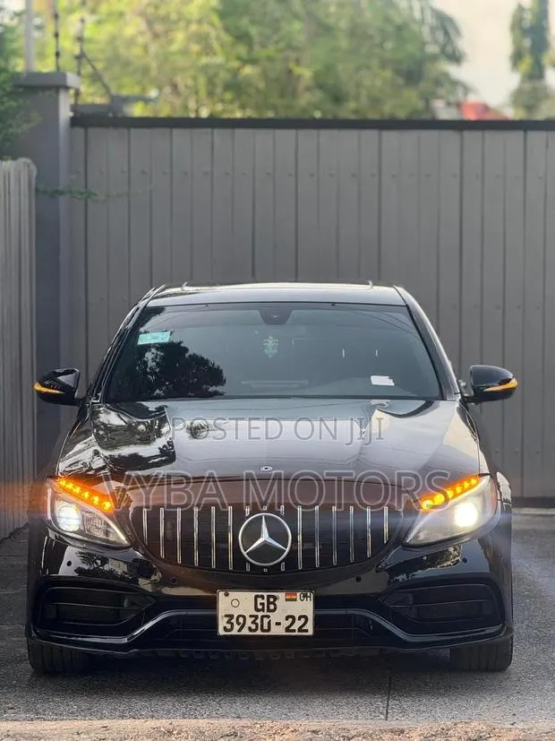 Mercedes-Benz C300 2018 Black · Photo 1