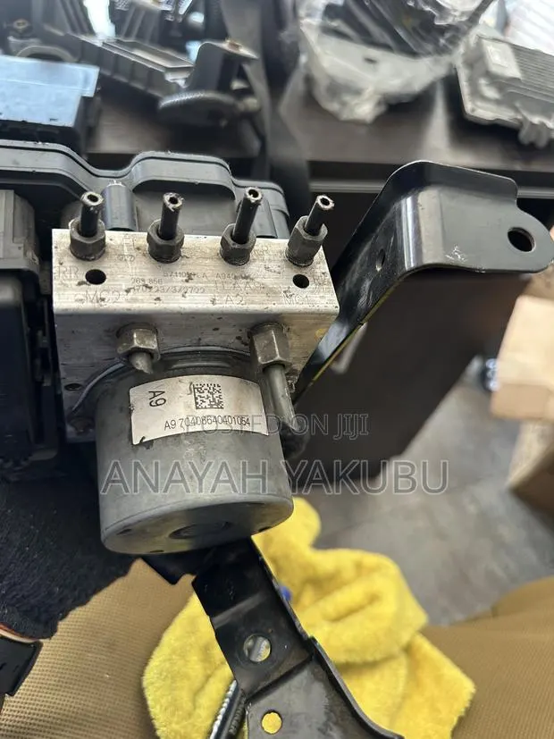 2017-21 Honda CRV ABS Module/Motor (A9) · Photo 1