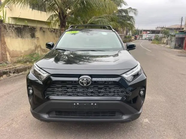 Toyota RAV4 2025 Black · Photo 1
