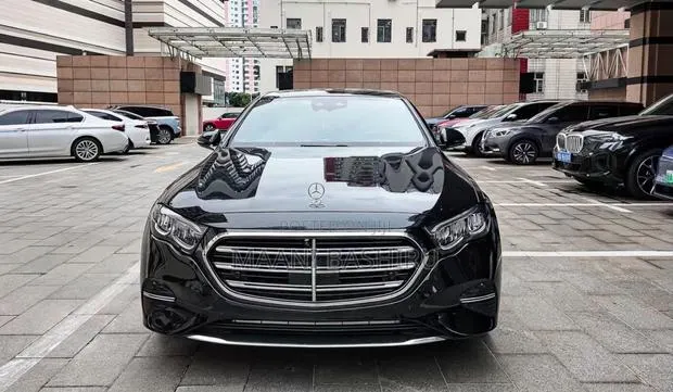 New Mercedes-Benz E300 2025 Black · Photo 1
