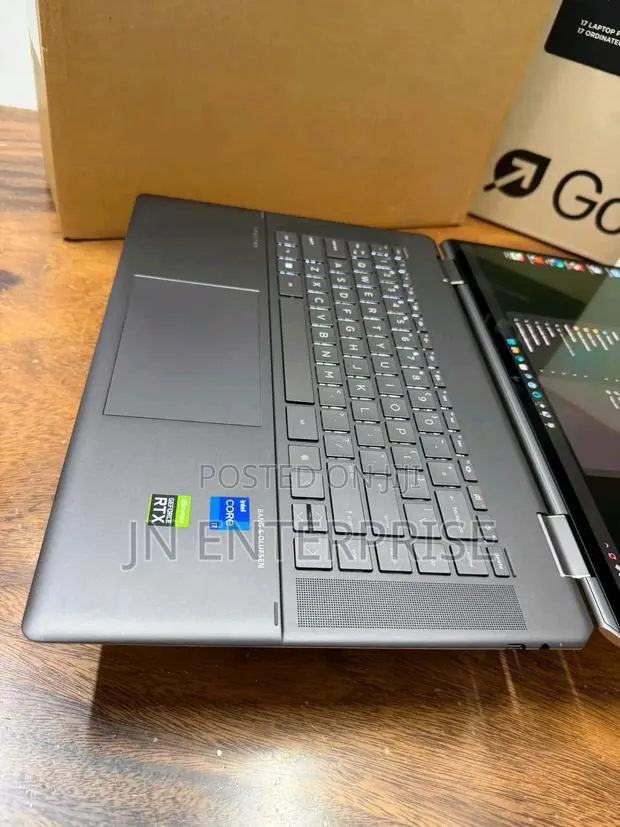New Laptop HP Spectra 13 16GB Intel Core i7 SSD 1T · Photo 1