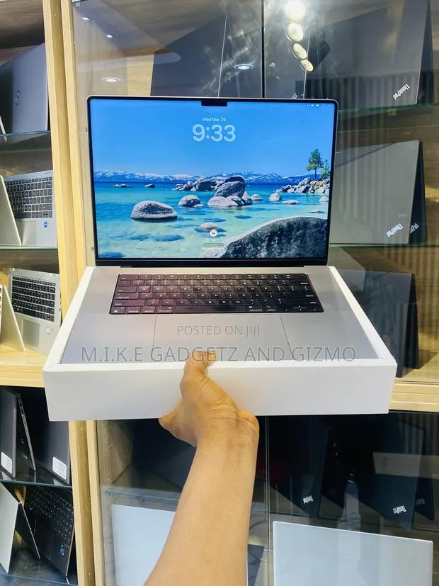 New Laptop Apple MacBook Pro 2021 M1 32GB Apple M1 Pro SSD 512GB · Photo 1
