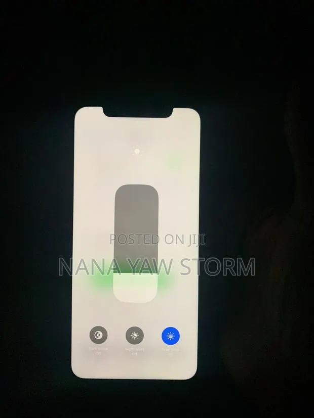 Apple iPhone 11 64 GB White · Photo 1