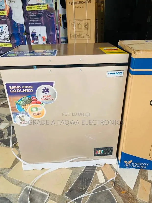 Pick Up the Nasco 150 L Chest Freezer · Photo 1