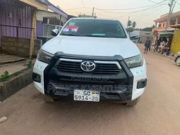 Toyota Hilux 2.5 Diesel 2020 White · Photo 1