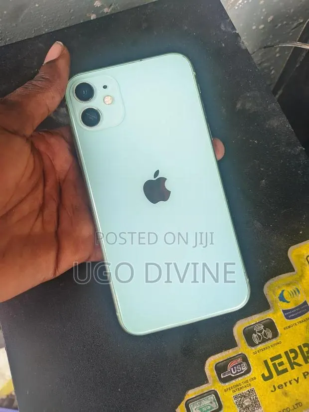 Apple iPhone 11 64 GB Green · Photo 1