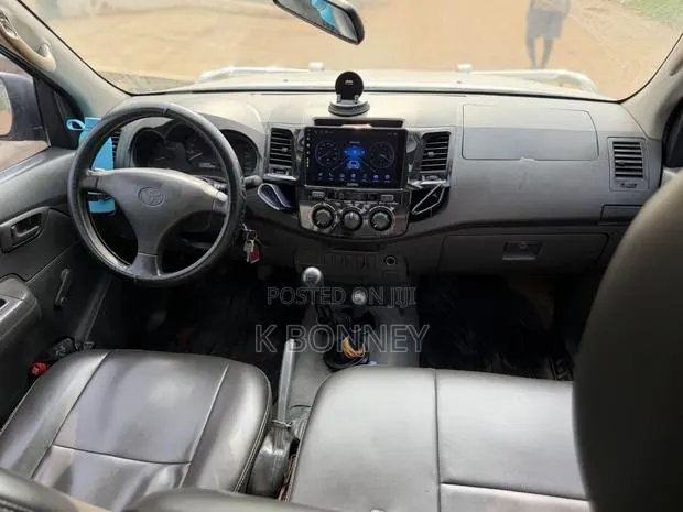 Toyota Hilux 2013 White · Photo 1