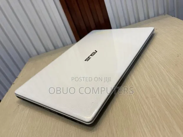 Laptop Asus X550LA 4GB Intel HDD 500GB · Photo 1
