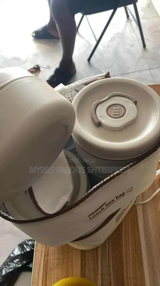 Insulated Portable 4in1 Lunch Bag With Cutlery · Photo 1