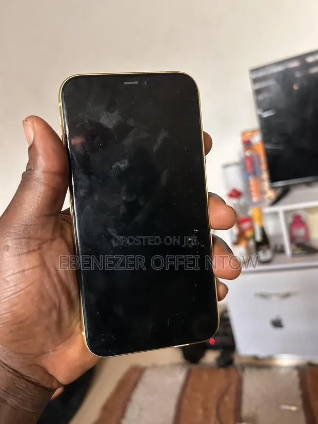 Apple iPhone 11 64 GB Yellow · Photo 1
