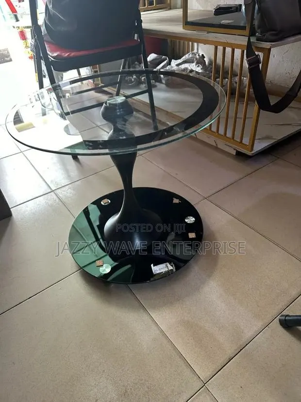 Glass Coffee Table · Photo 1