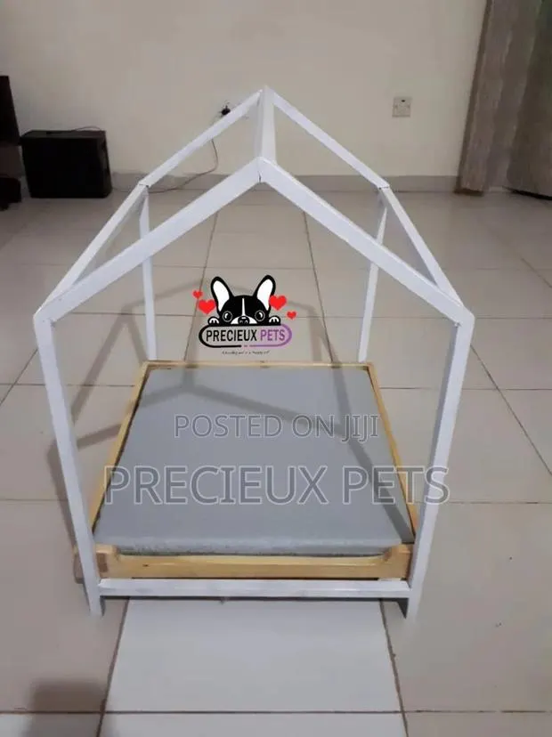Indoor Bedding Compartment for Dogs and Cats · Photo 1