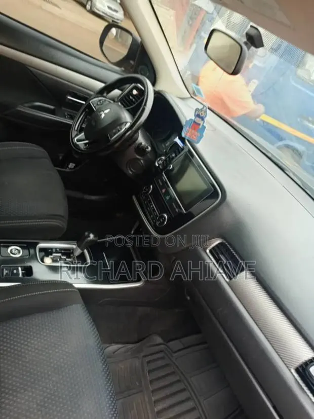 Mitsubishi Outlander 2.0 PHEV AWD 2018 Gray