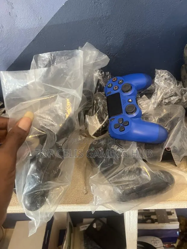 Playstation 4 Home Used Controller · Photo 1