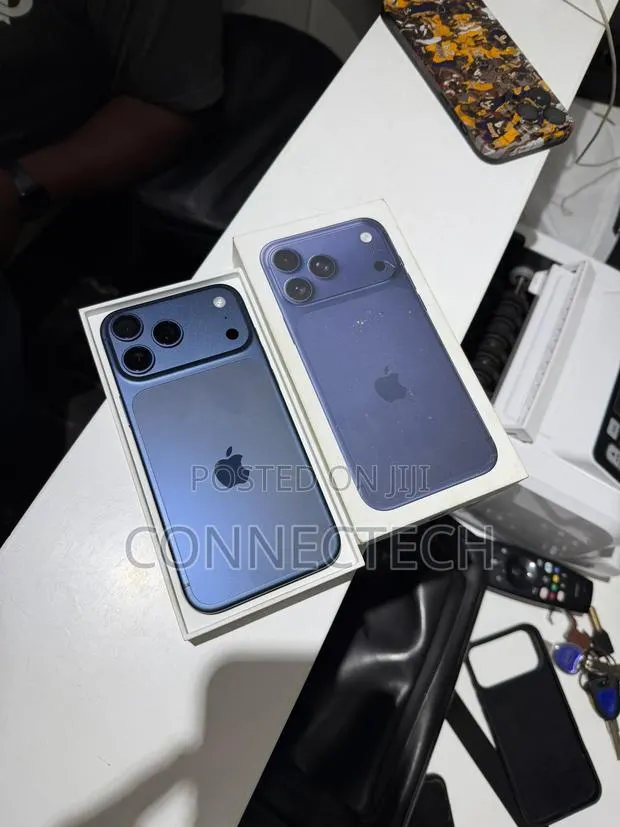Apple iPhone 17 Pro Max 256 GB Blue · Photo 1