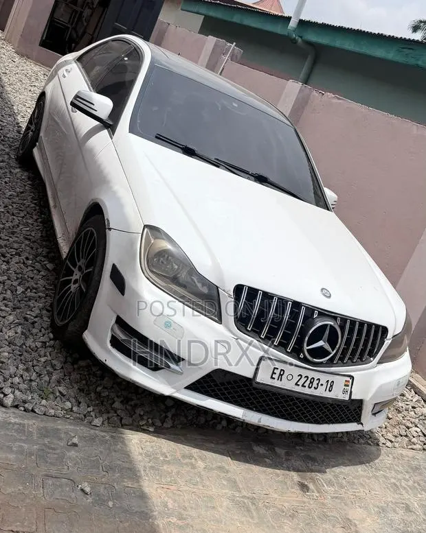 Mercedes-Benz C250 2013 White · Photo 1