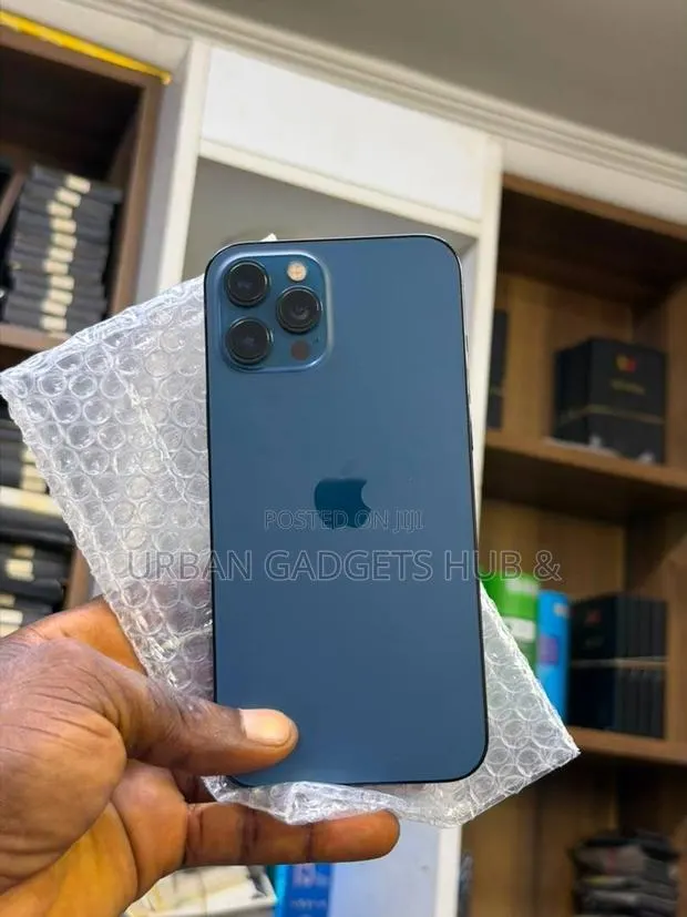 Apple iPhone 12 Pro Max 128 GB Blue · Photo 1