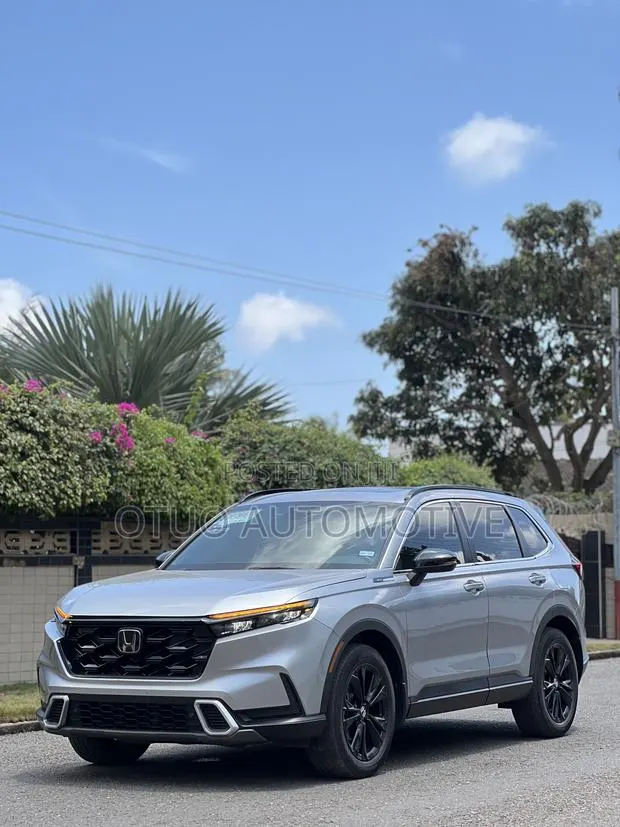 Honda CR-V Hybrid 2023 Silver · Photo 1