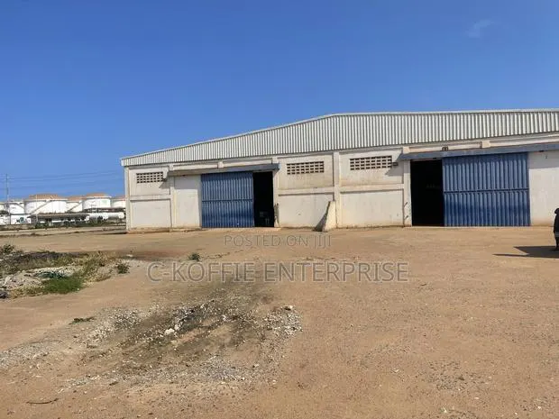 800 SQM Warehouse Located at Tema · Photo 1