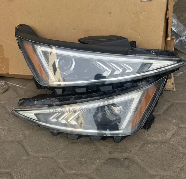 Hyundai Elantra Headlight 2019 2020 OEM Head Light · Photo 1