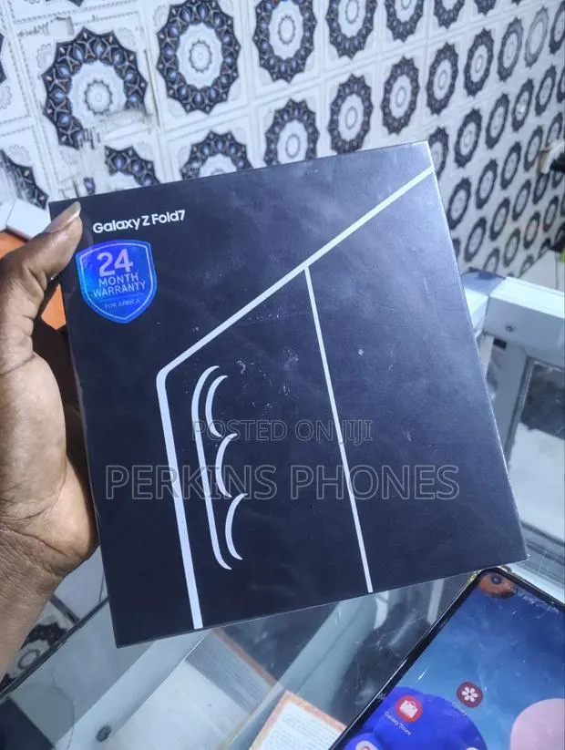 New Samsung Galaxy Z Fold7 256 GB Black · Photo 1