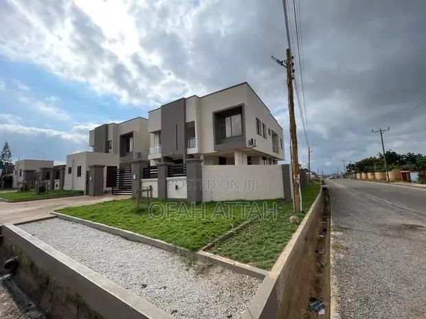 4bdrm Duplex in Ahodwo Daaban, Kumasi Metropolitan for sale