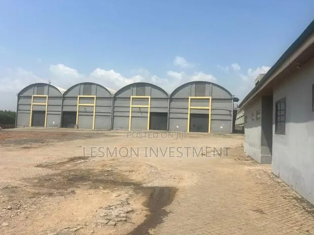 Warehouse Measuring 5000sqm Is for Rent in Tema Industrial Area · Photo 1