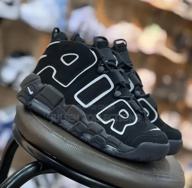Nike Air Mani Black White · Photo 1